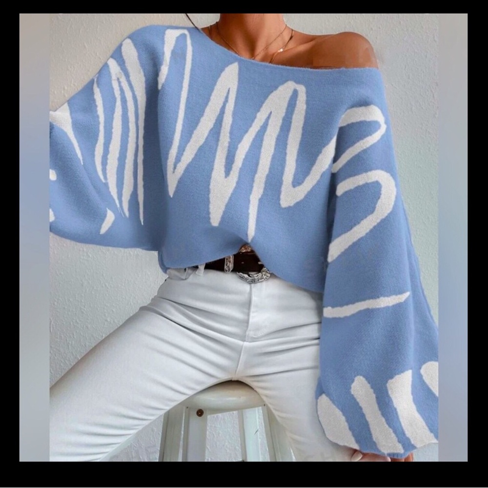 NEW! Beautiful,Minimalist, Oversized Sweater Blue/White. Medium